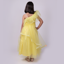 Load image into Gallery viewer, Girls dresses (Beautiful yellow dress with butterfly)
